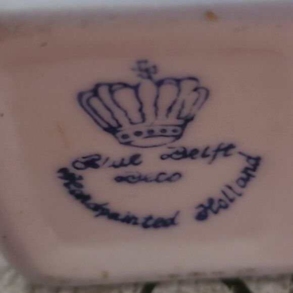 Royal Delft  Windmill Figurine with Red Tulips - Picture 7 of 7